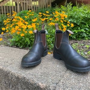 Womens Blundstones size US 9 1/2 (AUS 6 1/2.)